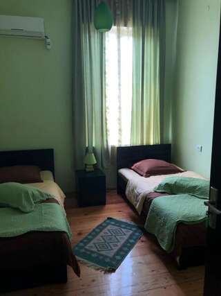 Гостевой дом La Deka GuestHouse Лагодехи Бюджетный двухместный номер с 2 отдельными кроватями-2