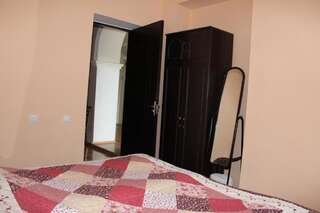 Гостевой дом La Deka GuestHouse Лагодехи Бюджетный двухместный номер с 2 отдельными кроватями-5
